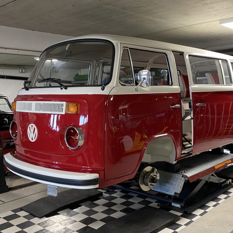 Bus VW T2 de 1975 avec double porte latérale